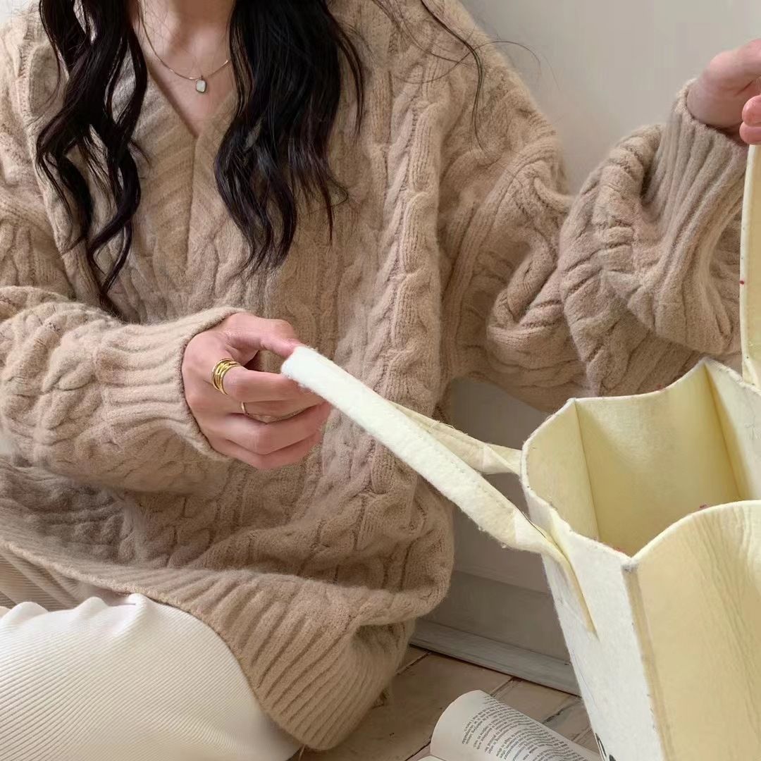 V-ringad Stickad Tröja för Dam – Tjock Kabelstickad Oversize Kofta med Twistmönster