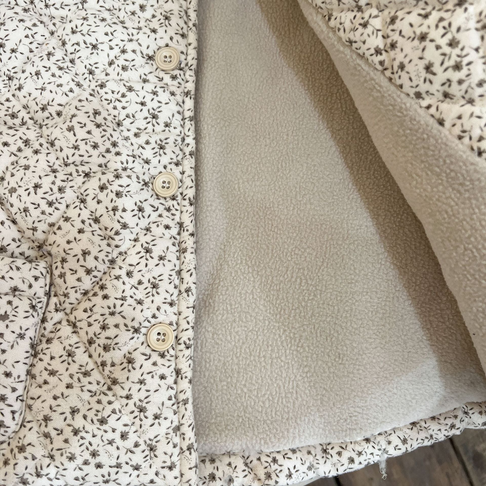 Tjockfodrad blommig barnjacka