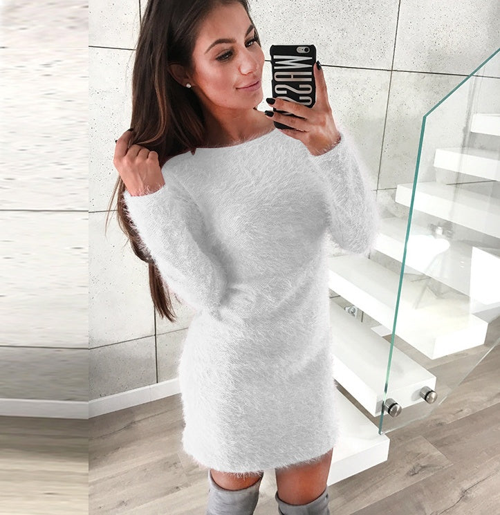 Elegant långärmad plyschklänning – medellång modell med rund hals för stil & komfort