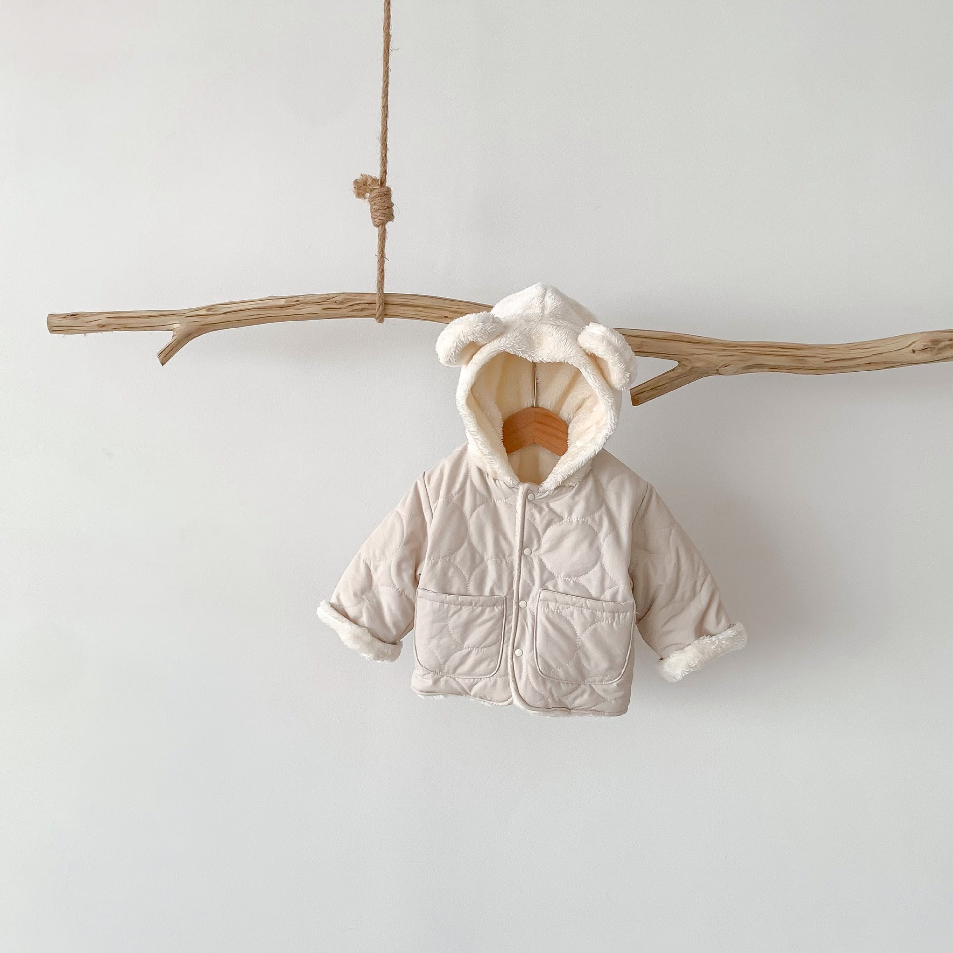 Mysig fleecefodrad jacka med quiltad design