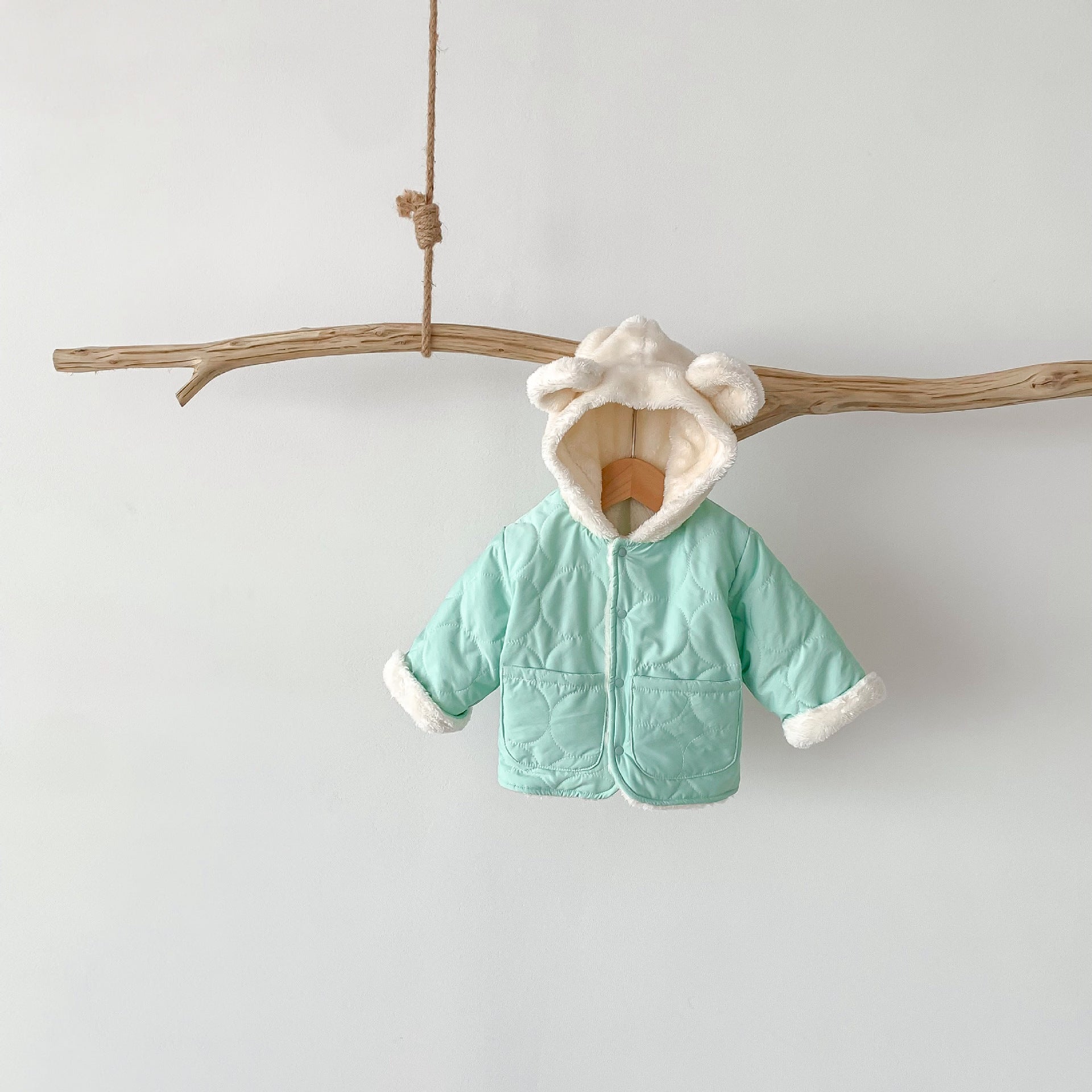 Mysig fleecefodrad jacka med quiltad design