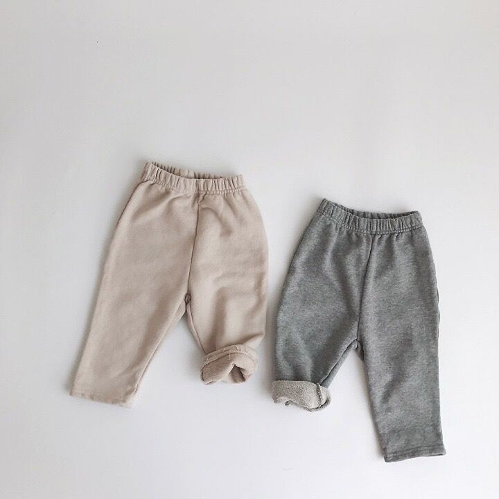 Mysigt tvådelat set – luvtröja och sportbyxor