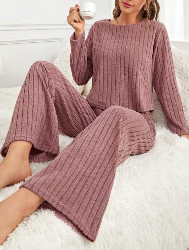 Bekväm Pyjamas & Loungewear i Polyester – Varmt Set med Långärmad Tröja & Byxor