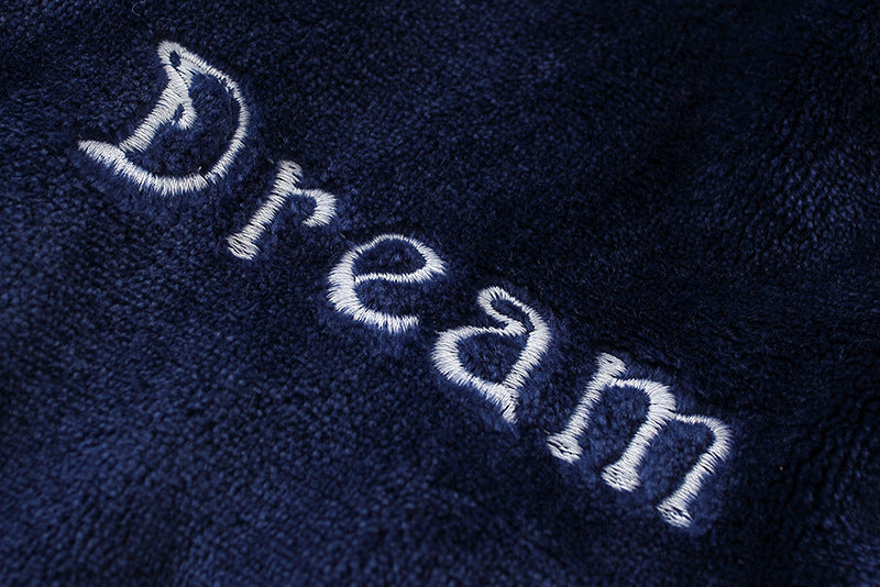 Mysig fleece-pyjamas och morgonrock för barn