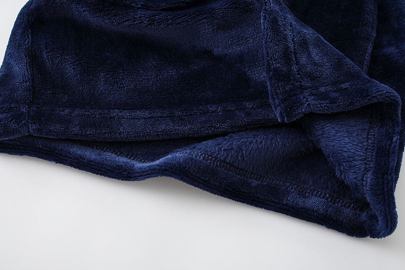 Mysig fleece-pyjamas och morgonrock för barn