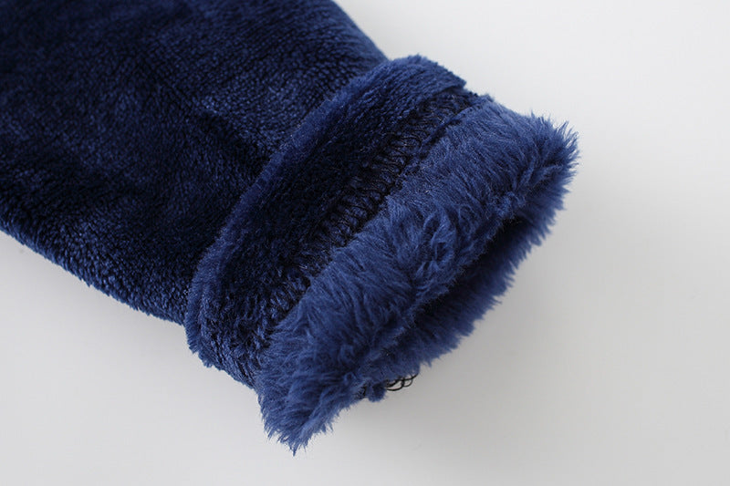 Mysig fleece-pyjamas och morgonrock för barn