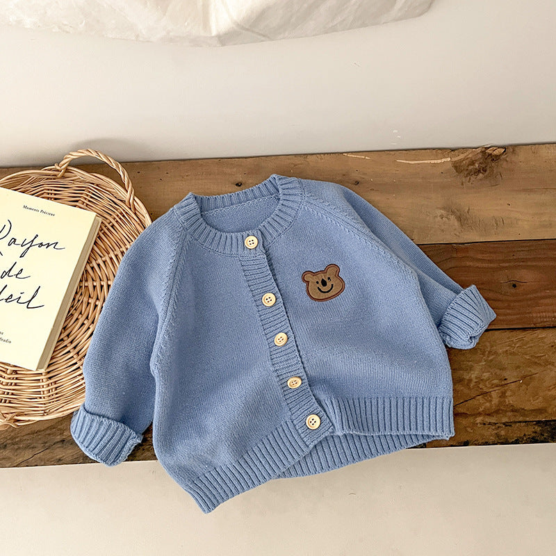 Stickad kofta för baby – mjuk och tidlös