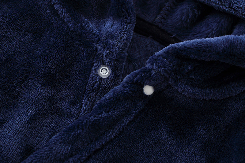 Mysig fleece-pyjamas och morgonrock för barn