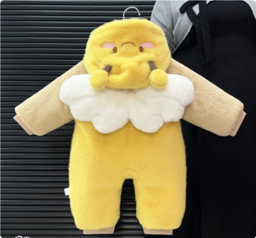 En supermjuk, luddig all-in-one-overall för bebisar och småbarn