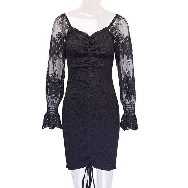 Klänning med spetsärmar – Elegant figurnära festplagg