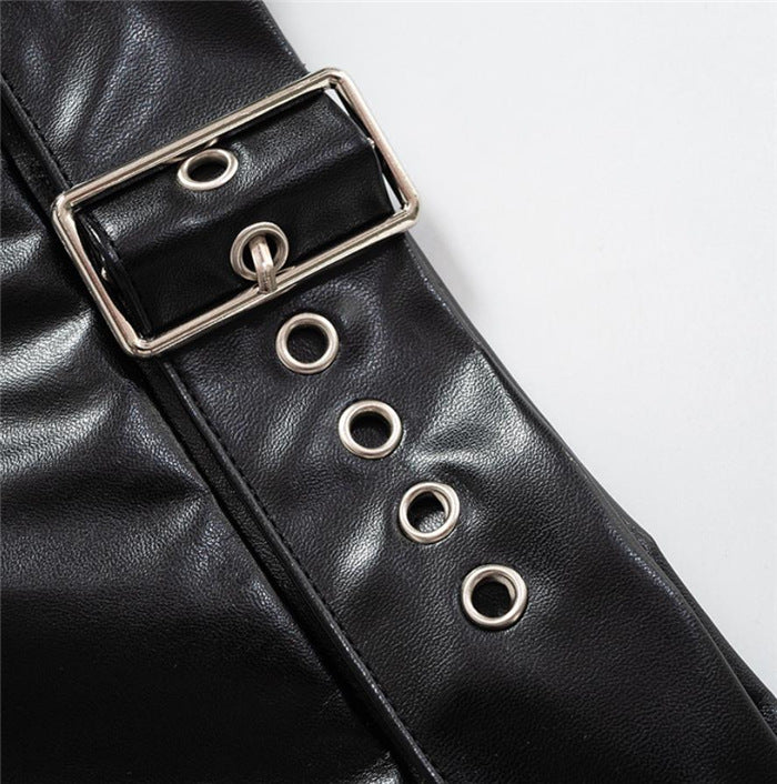 Trendig läderkjol med slits – elegant och sexig look för kvinnor