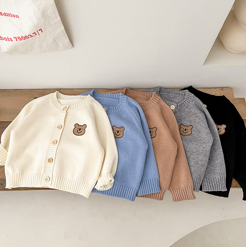Stickad kofta för baby – mjuk och tidlös