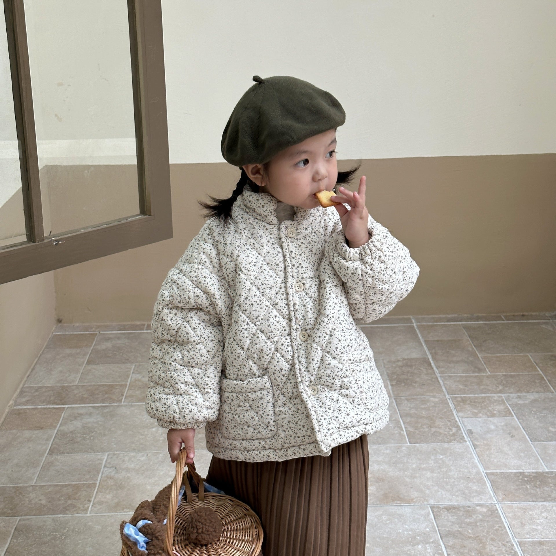 Tjockfodrad blommig barnjacka