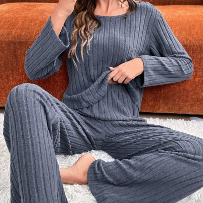 Bekväm Pyjamas & Loungewear i Polyester – Varmt Set med Långärmad Tröja & Byxor