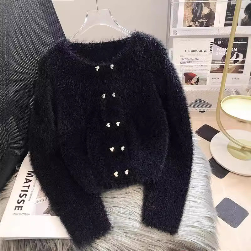 Fluffig Cardigan med Dekorativa Smyckesknappar – Mjuk och Elegant Damtröja